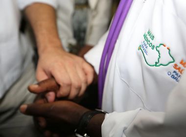 Sem médicos, governo Bolsonaro terá de readmitir profissionais cubanos