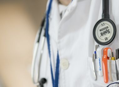 Médicos e enfermeiros são alvos 79 denúncias por fake news sobre Covid-19