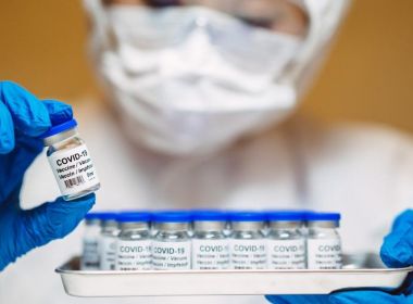 Oxford adia para janeiro entrega das primeiras doses da vacina da Covid-19 
