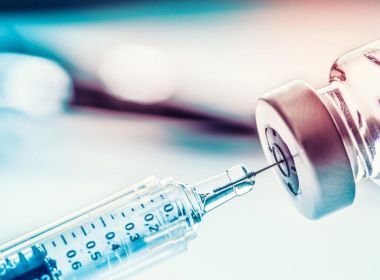Vacina da Pfizer contra Covid-19 se mostrou 95% eficaz, diz farmacêutica