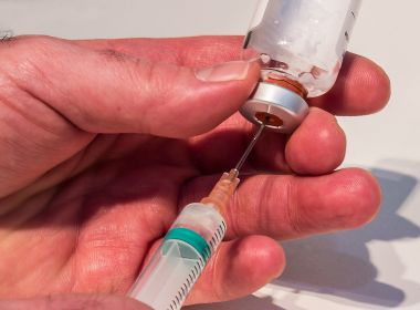Vacina russa contra Covid-19 teve eficácia 'acima de 95%' após segunda dose