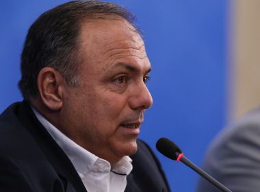 Ministério silencia microfones de pesquisadores em reunião sobre plano de vacinação contra Covid