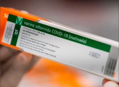 Coronavac é vacina contra Covid-19 'mais segura que tem', avalia imunologista