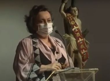 Médica da Fiocruz chora e atribui falta de vacinas a 'absoluta incompetência' do governo