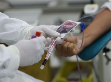 Hemoba alerta que vacina contra Covid-19 gera inaptidão de 7 dias para doar sangue