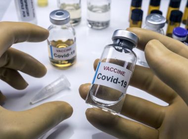 Vacina da Pfizer/BioNTech tem eficácia contra as três variantes do coronavírus, diz estudo