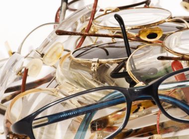 Uso de óculos diminui em até três vezes risco de pegar Covid-19, indica estudo