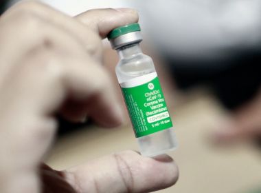Diarreia e sonolência são reações incluídas pela Anvisa na bula da vacina de Oxford 