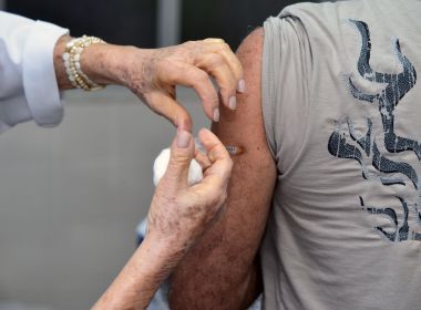 Salvador vacina lactantes sem comorbidades, caminhoneiros e rodoviários neste sábado