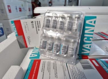 Bahia recebe lote com 351.750 mil doses da vacina AstraZeneca/Fiocruz