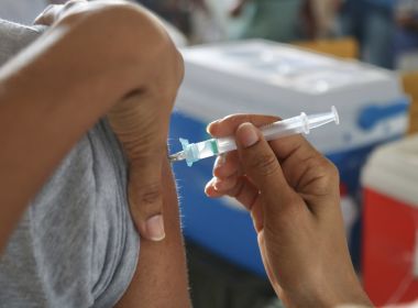 Lauro de Freitas suspende aplicação de vacinas contra Covid-19 por falta de imunizantes