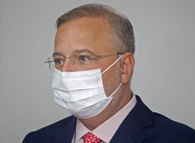 Queiroga tenta reverter falta de vacina causada por 'língua de pessoas de cima', diz Vilas-Boas