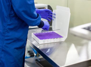 Lote com 842 mil doses de vacinas da Pfizer chega ao Brasil