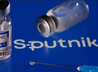 Vacinas da Sputnik V podem chegar com um mês de atraso na Bahia, diz secretário