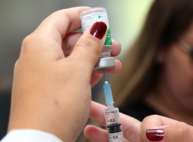 Vacinação em massa com imunizante da Fiocruz em Botucatu reduziu em 71% casos de Covid