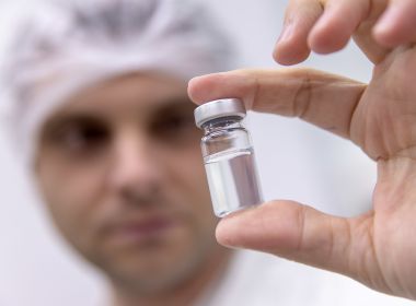 Levantamento mostra que mais de 70% das cidades do país registram 'sommelier de vacina'