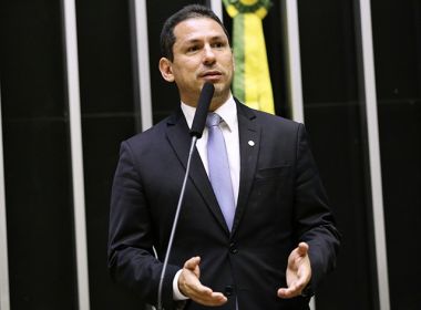 Vice da Câmara diz estuda aval para abrir impeachment de Bolsonaro como interino
