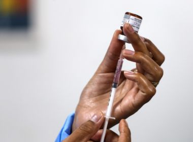 Pessoas com 34 anos ou mais são vacinadas contra a Covid-19 nesta sexta em Salvador