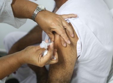 Prefeitura de Salvador imuniza exclusivamente pessoas com 26 e 27 anos nesta segunda