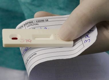 Variante delta da Covid causa mais sintomas em crianças, mas não registra casos graves