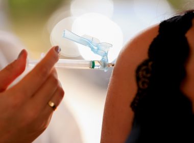 Fiocruz e Saúde negociam entrega de 180 mi de doses de vacina anti-Covid para 2022