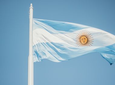 Argentina não exigirá teste de Covid para turistas brasileiros vacinados