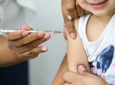 Bebê de seis meses é vacinado com frasco inteiro da Pfizer contra Covid 