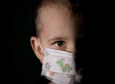 Oftalmologistas divulgam nota esclarecendo câncer raro da filha de Tiago Leifert