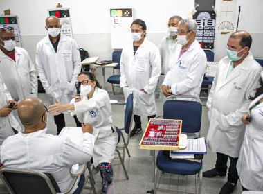Alunos de optometria realizam aulas práticas na Unirb