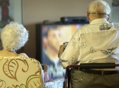 Estudo aponta que após os 60 anos risco de derrame aumenta 14% a cada hora em frente à TV