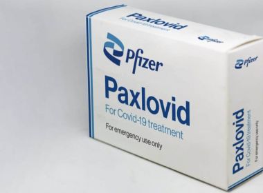 Teste com medicamento para sintomas da Covid-19 é suspenso pela Pfizer 