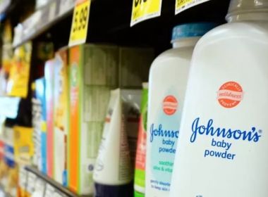 Johnson’s anuncia fim da fabricação de talcos para bebês após denúncias de câncer
