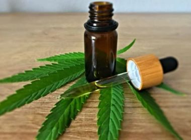 Uso de substância extraída da maconha reduz sintomas de depressão, diz estudo