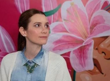 Jovem de 23 anos é diagnosticada com câncer e diz 'achar que fosse impossível'