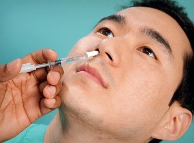 Teste de vacina nasal contra Covid-19 da Astrazeneca/Oxford apresenta falhas