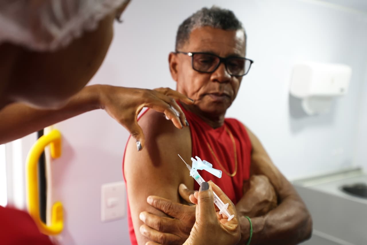 Bahia aplica mais de 208 mil doses contra a gripe no Dia D de vacinação