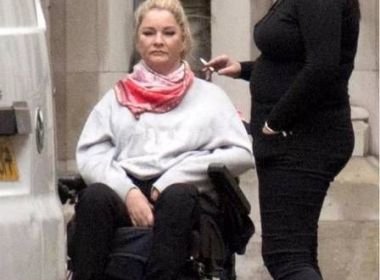 Mulher fica paraplégica após cair da cama durante sexo