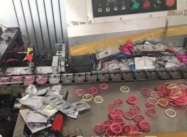 Quadrilha é presa por reciclar camisinhas; produtos tinham fungos e remendos